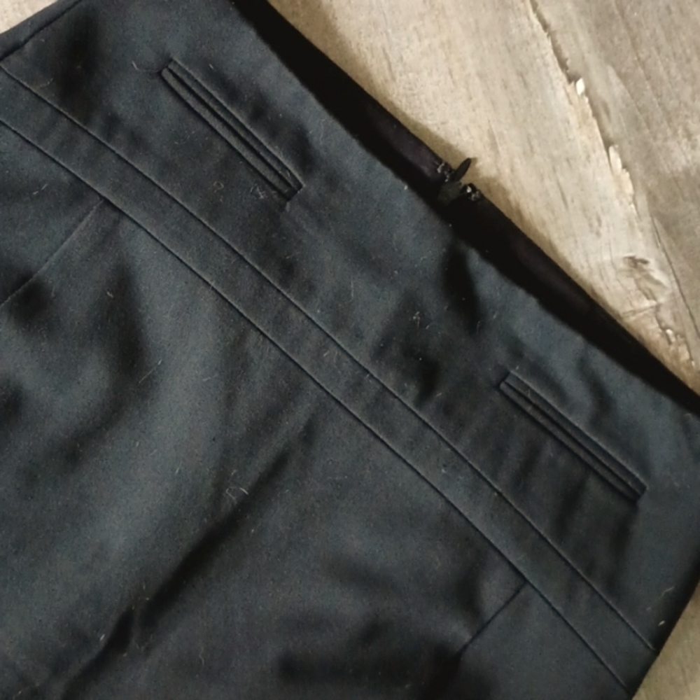 EXPRESS Basic Black Skirt - Picture 2 of 8
